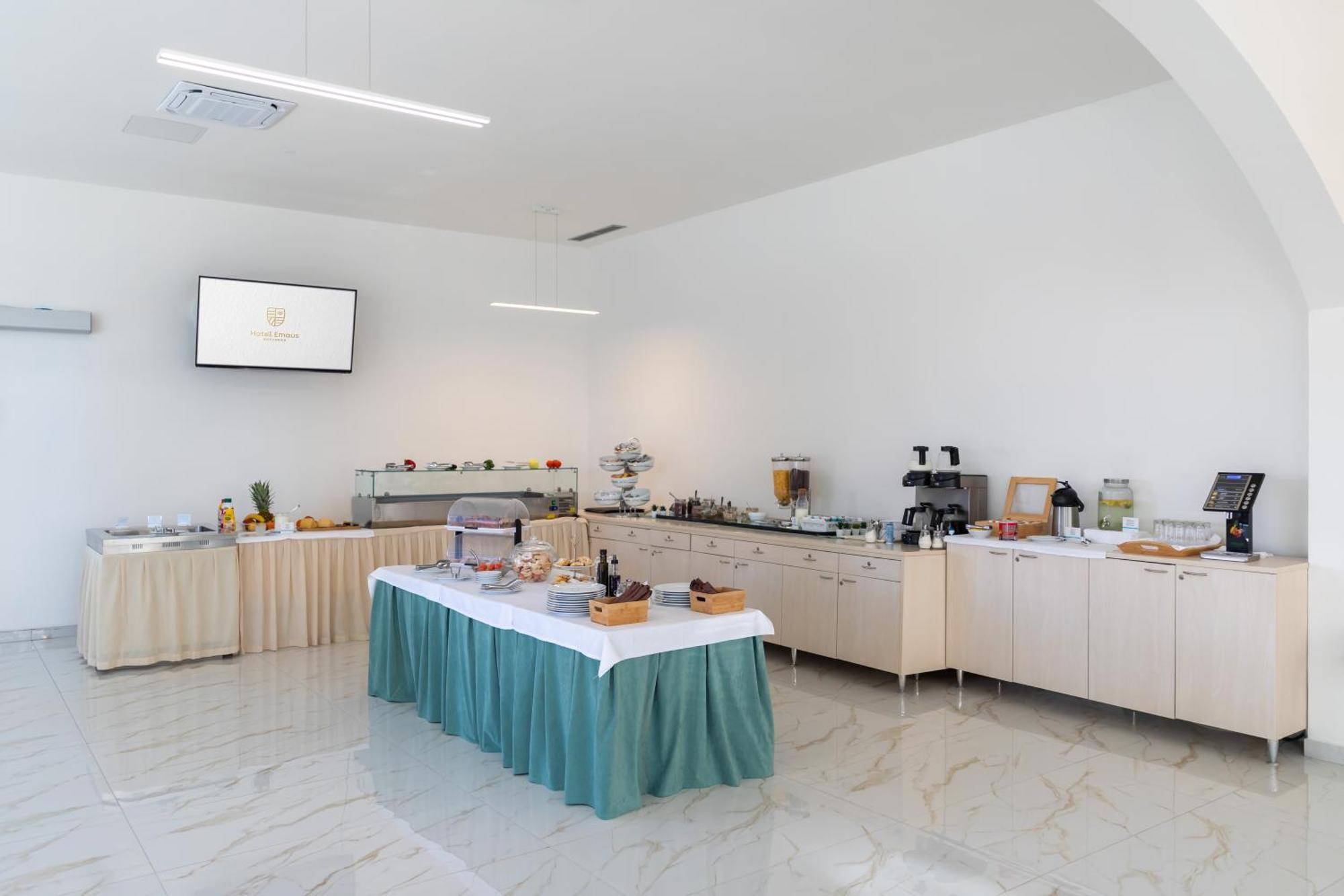 Emaus Hotel 3*