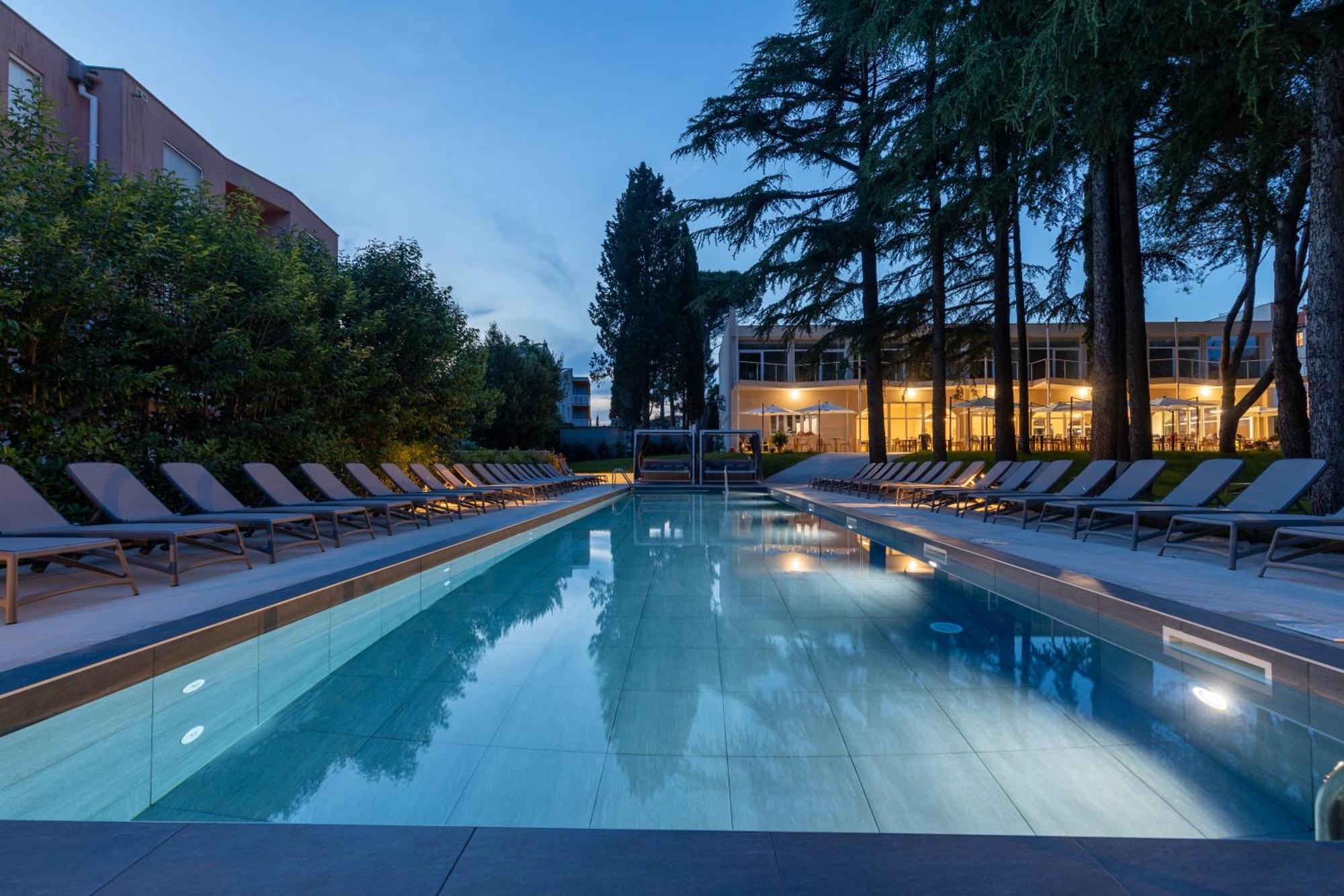 Hotel Emaus 3*