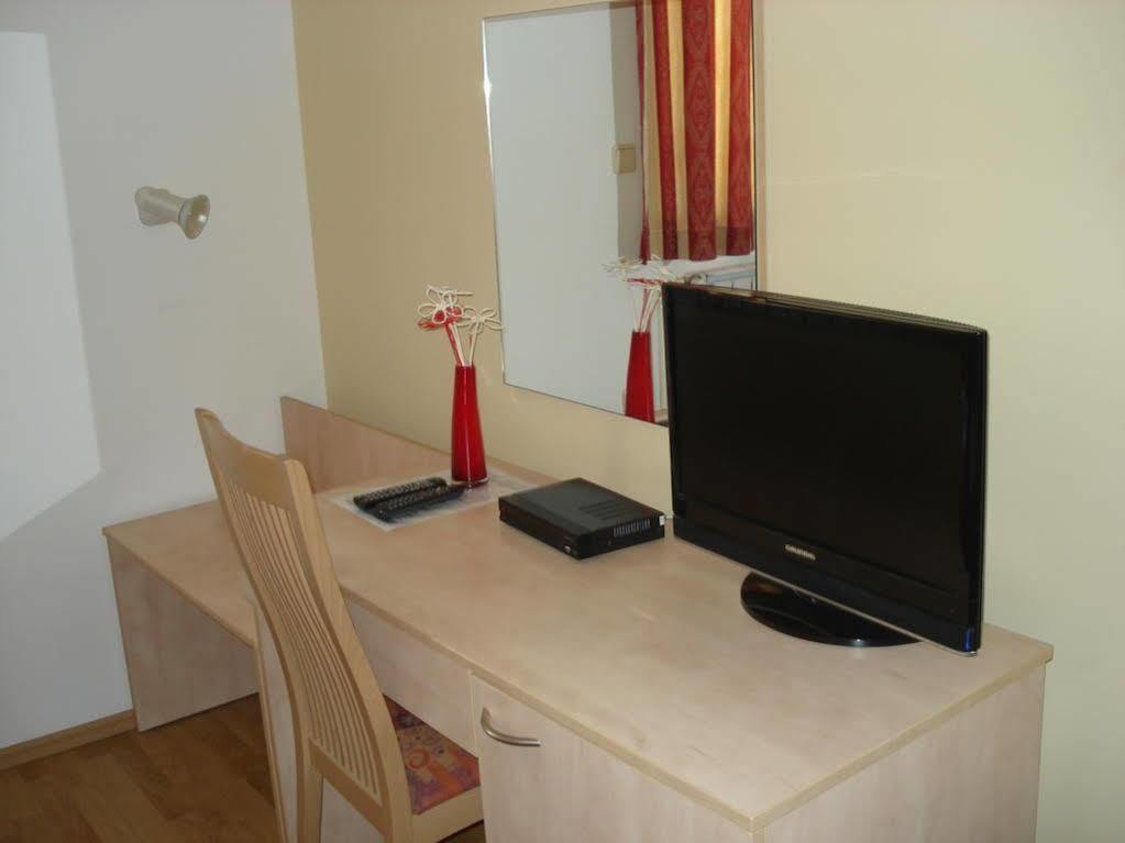Emaus Hotel 3*
