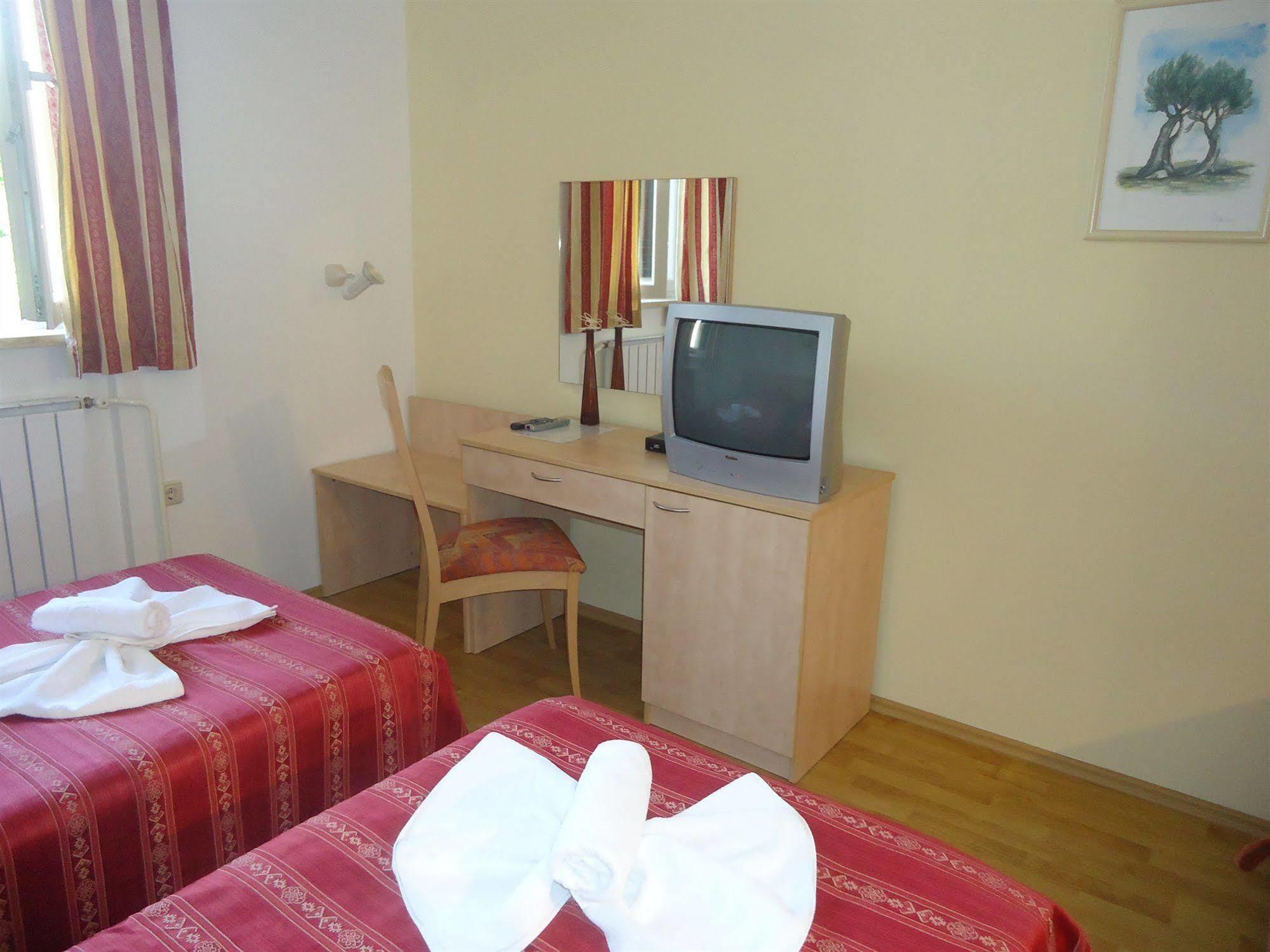 Emaus Hotel 3*
